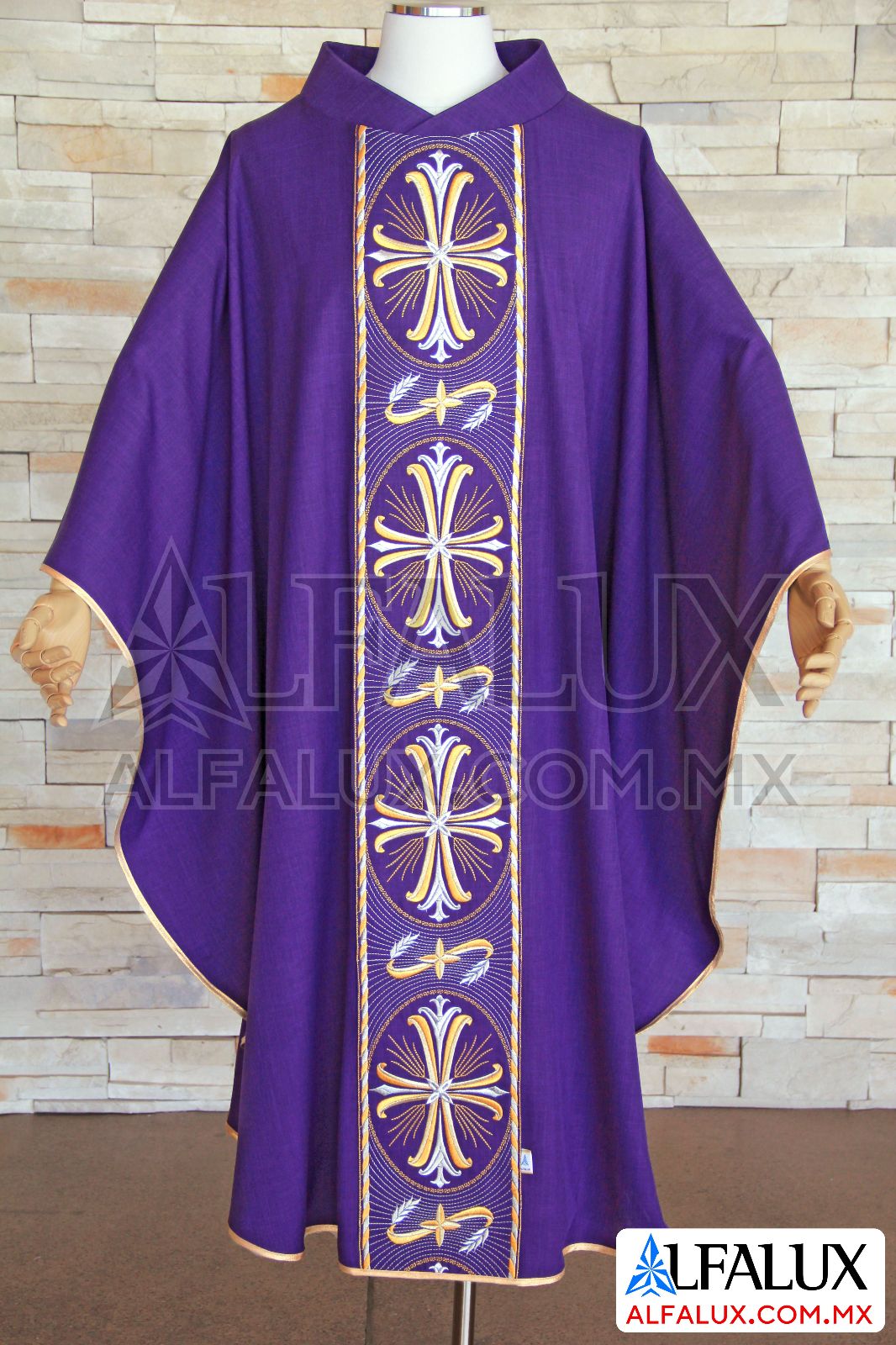 09 SAN ANTONIO Casulla Alfalux Morado Central 303 (3)